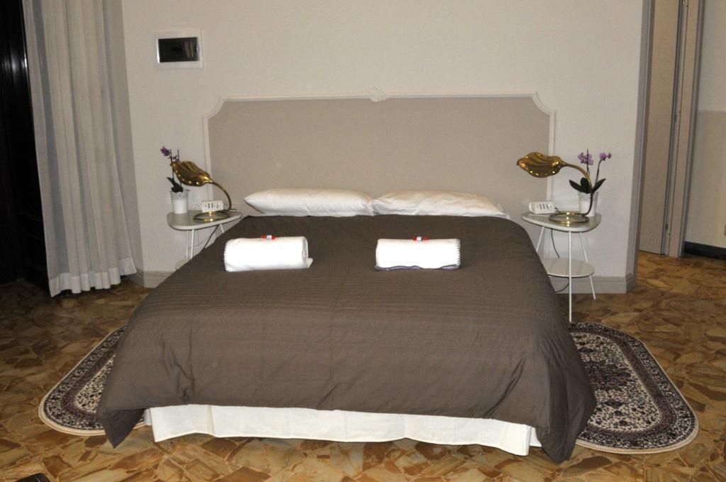 Alibrandi Palace Civitavecchia Rum bild