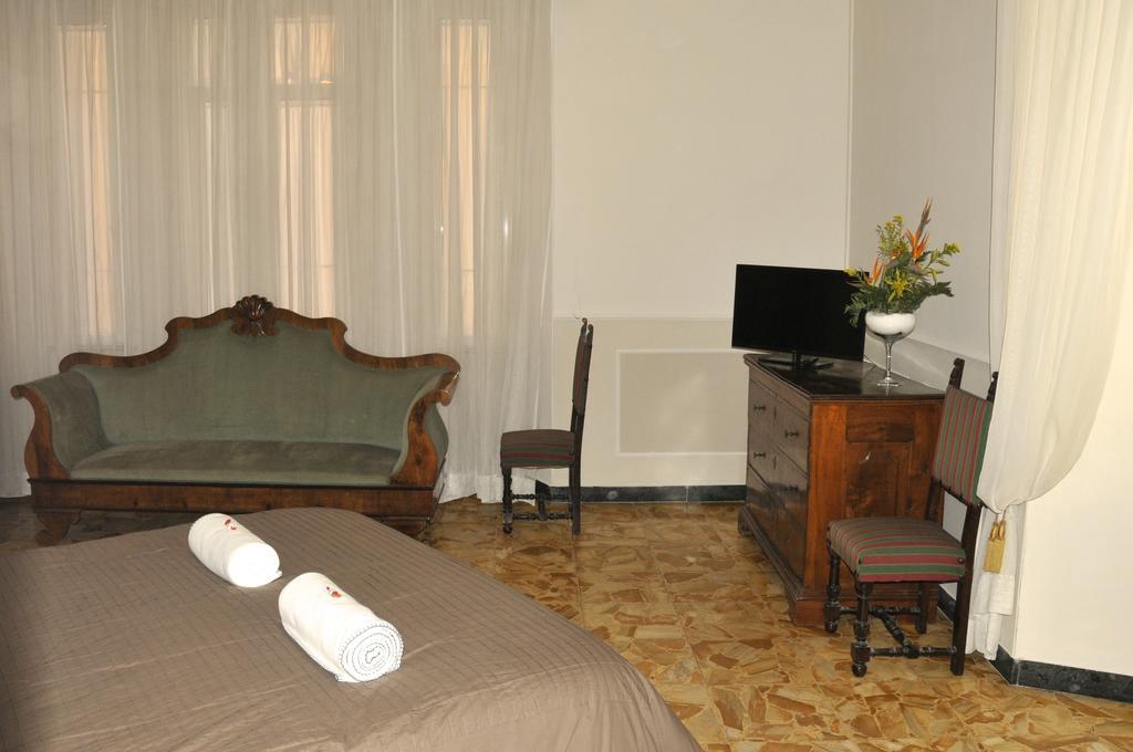 Alibrandi Palace Civitavecchia Rum bild
